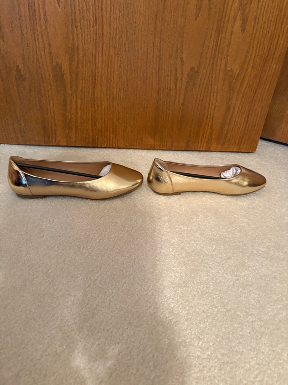 Women's NEW Journee Metallic Gold Ballet Flats Size 81/2 Wide - Picture 3 of 10